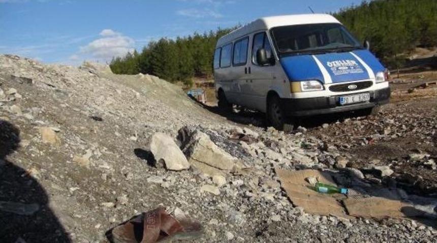 İş&ccedil;iler &Ouml;ld&uuml;, Servis Minib&uuml;s&uuml; Maden &Ouml;n&uuml;nde Bekliyor