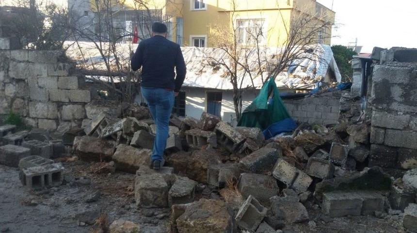 Reyhanlı&rsquo;ya 2 Roket Atıldı