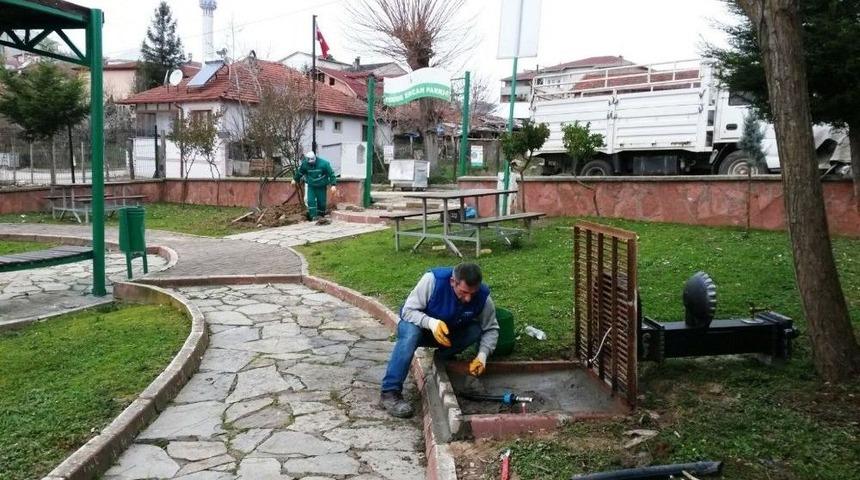 İzmit&rsquo;te Parkalarda Elektrik Ve Su Bakımı Yapılıyor