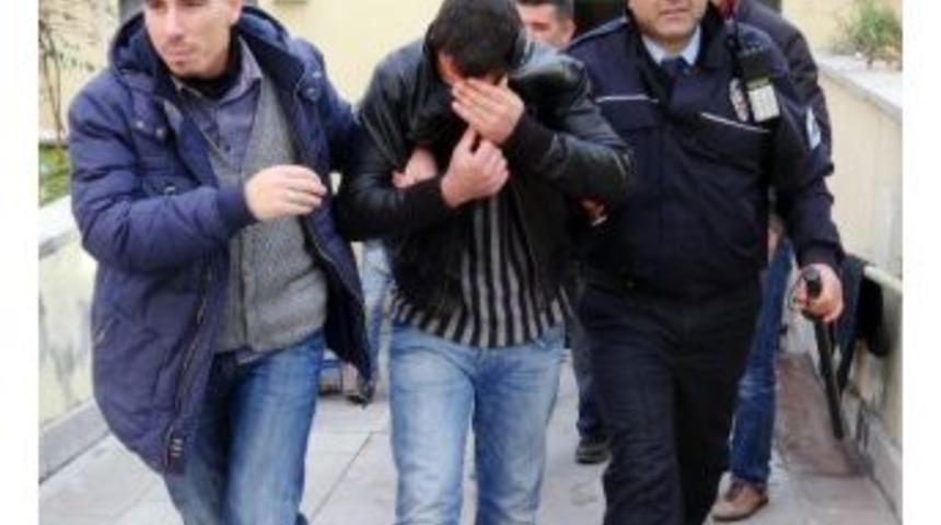 Cami Tuvaletinde Eroin Kullanırken Yakalandı