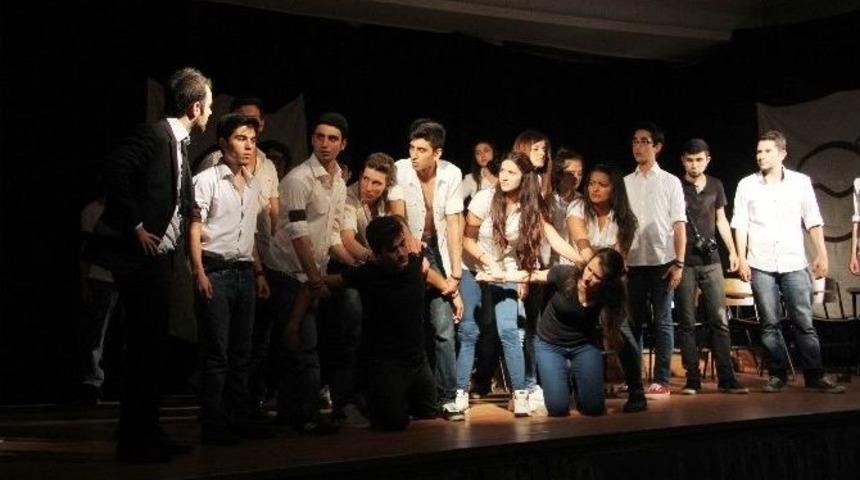 Uluslararası Ankara Tiyatro Festivali&rsquo;nde, Burhaniye R&uuml;zgarı Esti