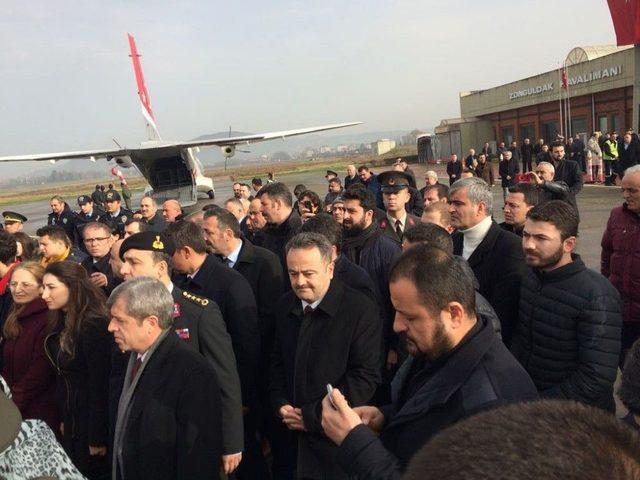 &ldquo;zeytindalı Operasyonu&rdquo;nda Şehit D&uuml;şen Askerin Naaşı U&ccedil;akla Zonguldak&rsquo;a Getirildi 3