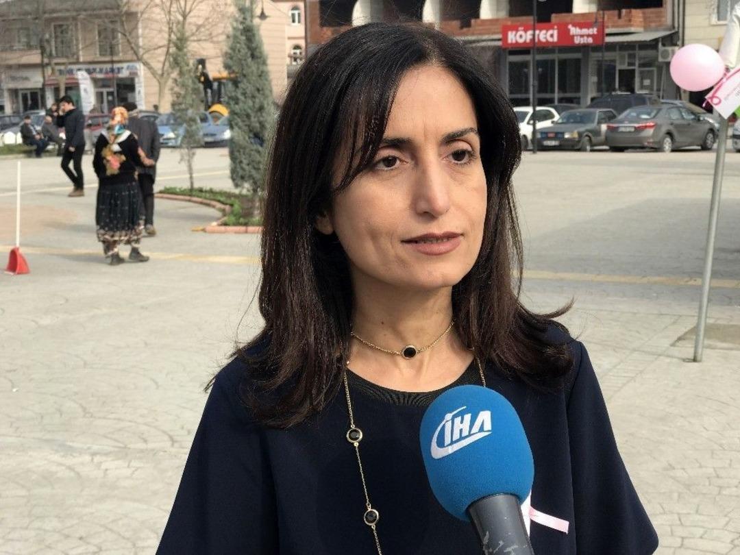 (&ouml;zel) Kansere Dikkat &Ccedil;ekebilmek İ&ccedil;in G&ouml;ky&uuml;z&uuml;n&uuml; Beyaz Balonlarla Buluşturdular