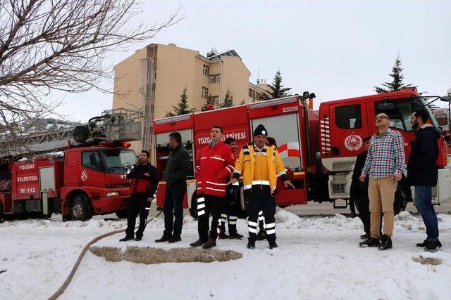 Yozgat’ta 5 Katlı Binada Çıkan Yangın Korkuttu