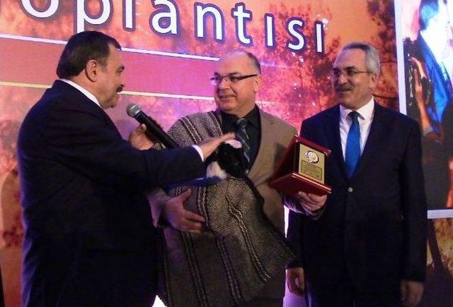 Bakan&rsquo;a En Masum Hediye 1