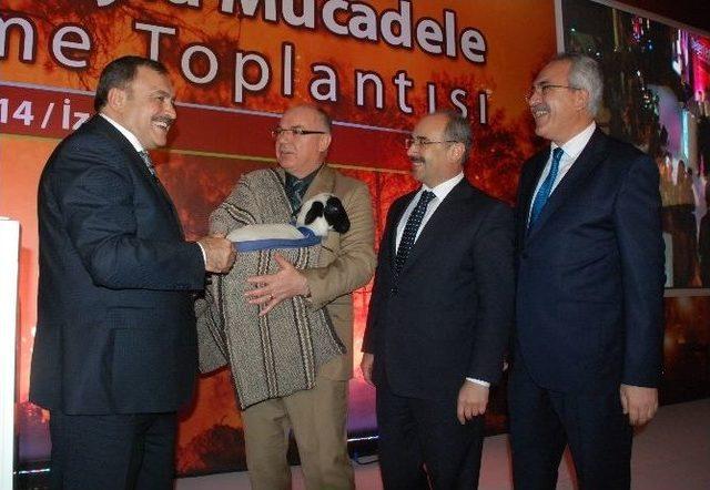 Bakan&rsquo;a En Masum Hediye 2