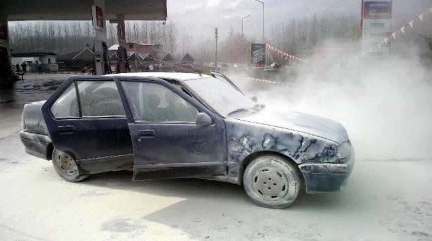 Lpg'li Ara&ccedil; Akaryakit İstasyonunda Alev Aldi