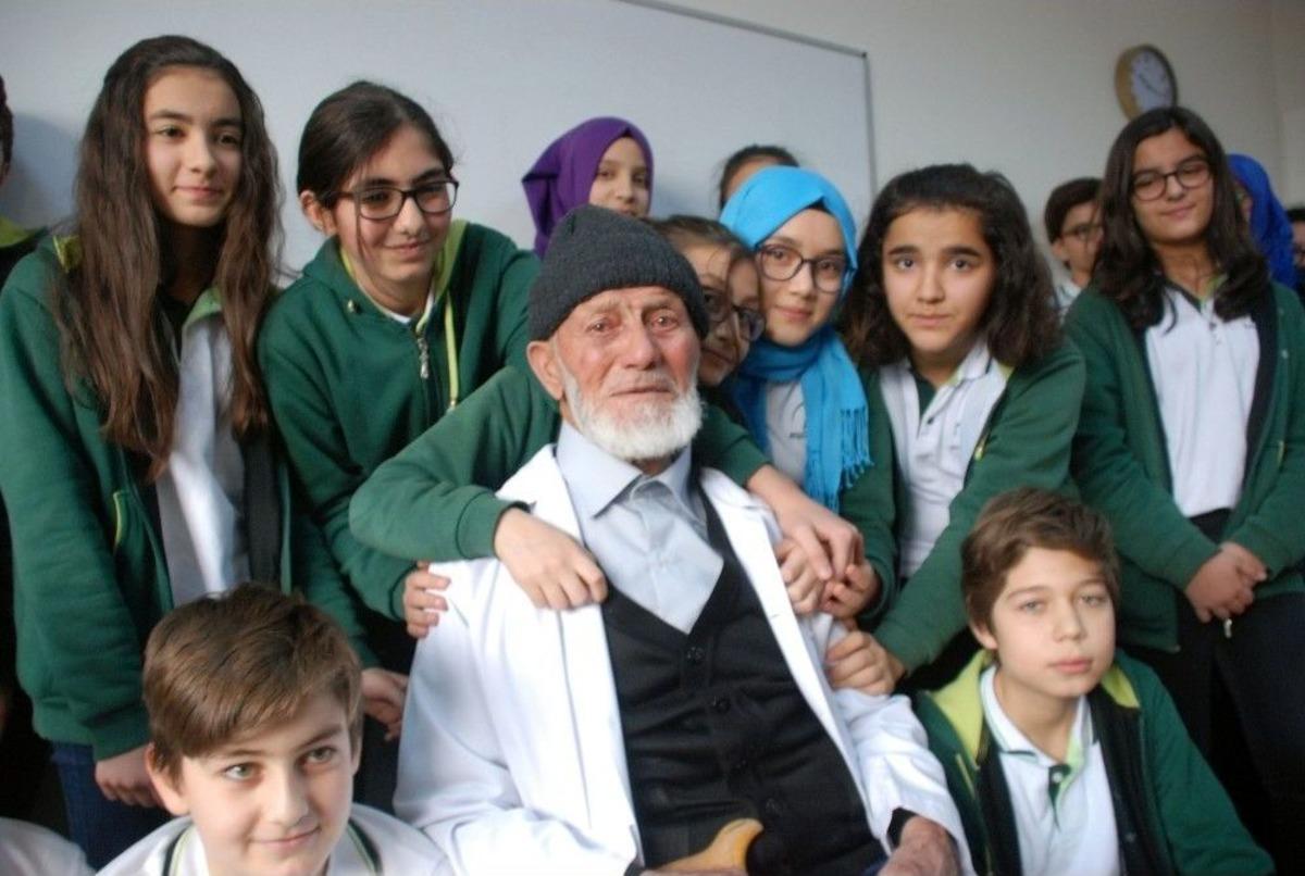 97 Yaşında &rsquo;&ouml;ğretmenlik&rsquo; Yapma Heyecanı Yaşadı