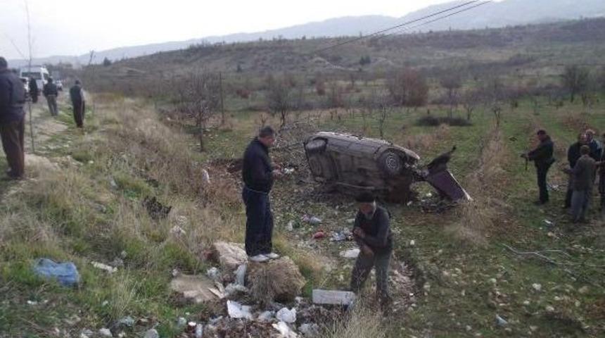 G&ouml;lbaşi'nda Otomobil Devrildi: 7 Yarali
