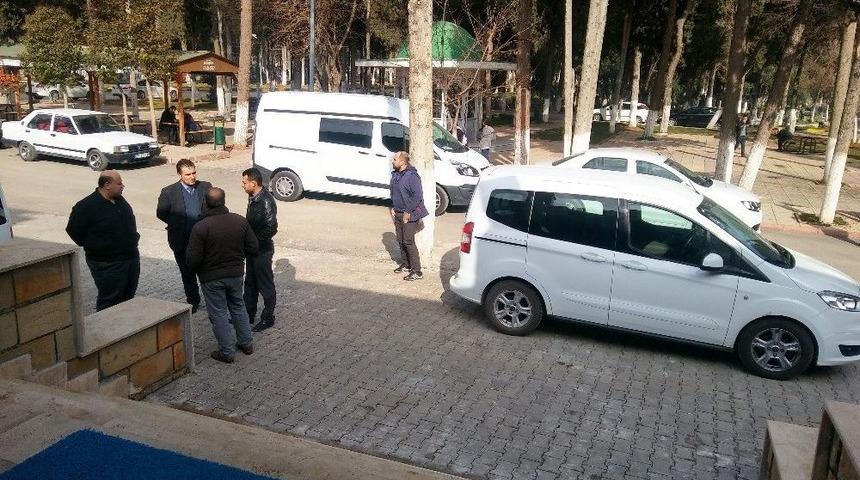 Otomobile Kurşun Yağdırdılar: 2 &Ouml;l&uuml;