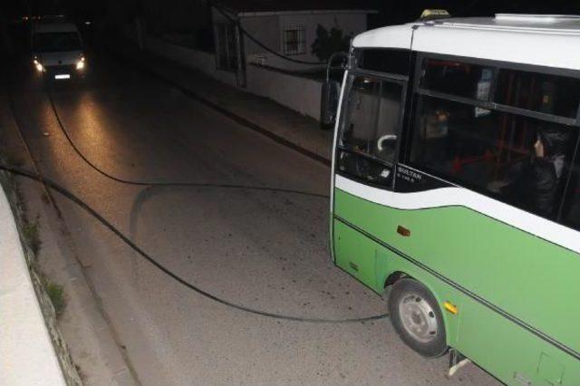 154 Bin Voltluk Y&uuml;ksek Gerilim Hatti Cadde Ortasina D&uuml;şt&uuml; 1