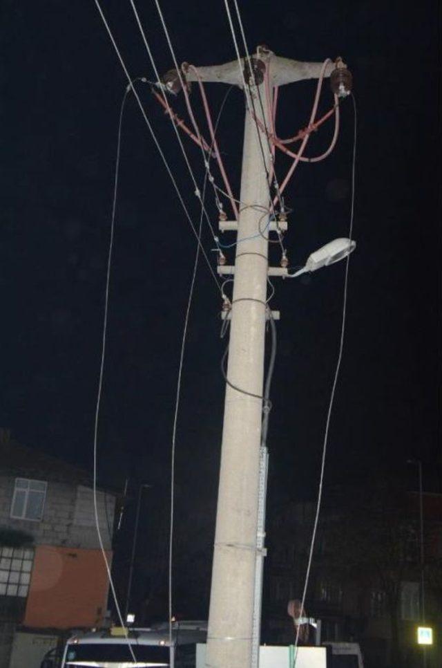 154 Bin Voltluk Y&uuml;ksek Gerilim Hatti Cadde Ortasina D&uuml;şt&uuml; 2