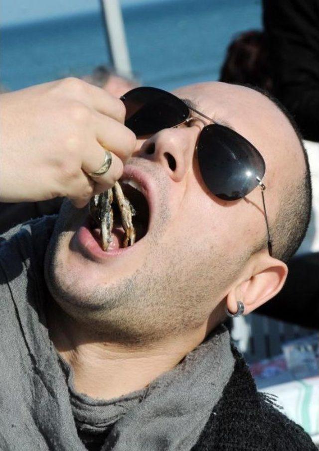 Samsun da 10 Bin Kişiye 3 Ton Hamsi Dağitildi 1