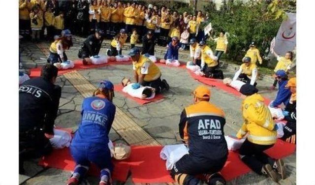 Vali Çiçek, Gözyaşlarına Hakim Olamadı