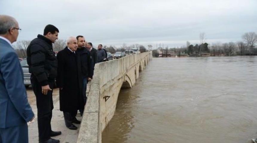 Edirne'de Nehirlerin Debisi D&uuml;şt&uuml;, K&ouml;pr&uuml;ler A&ccedil;ildi (2)