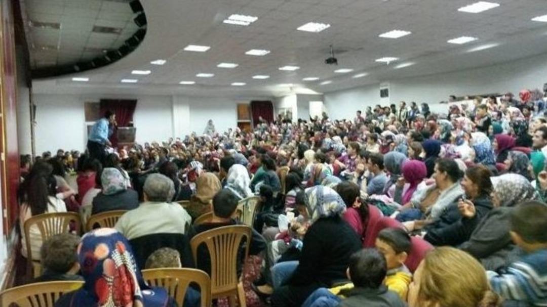 G&ouml;rdes&rsquo;te Alişan Kapaklıkaya Konferansına Yoğun İlgi