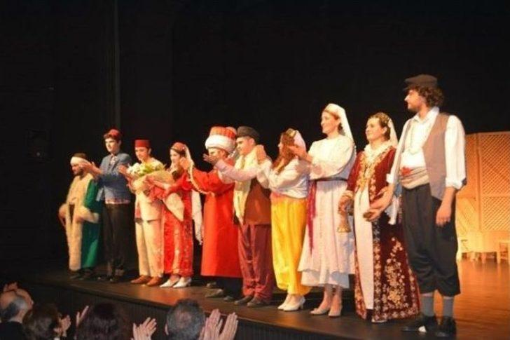 Salak Oğlum Ortaoyununa Yoğun İlgi G3