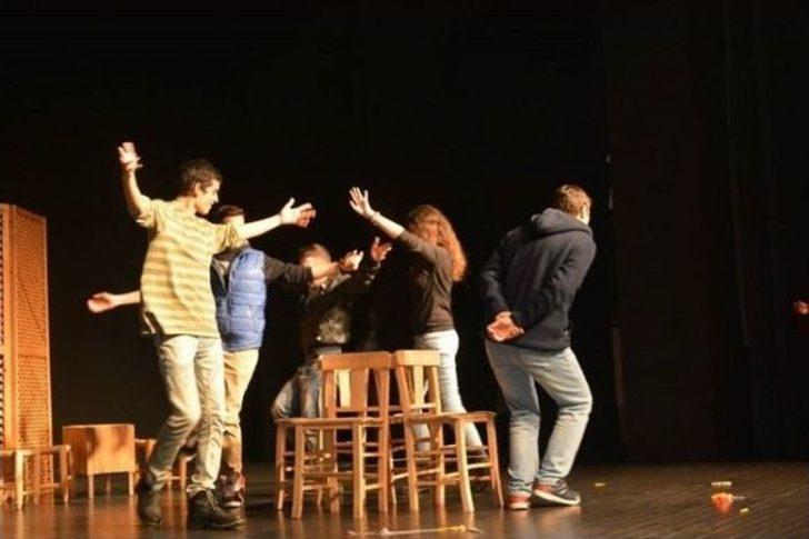 Salak Oğlum Ortaoyununa Yoğun İlgi G4