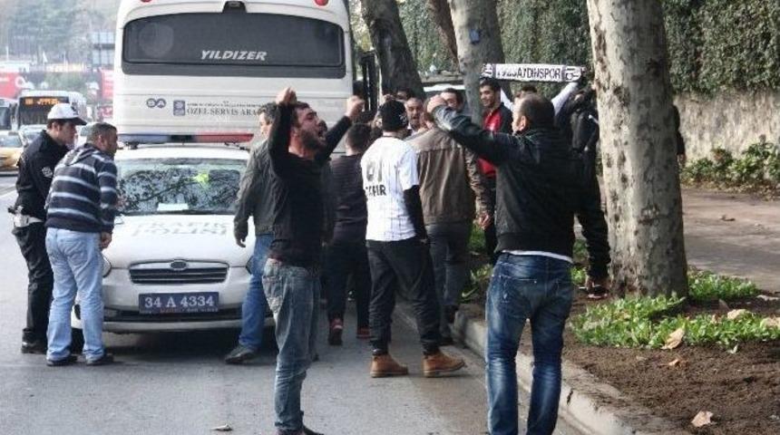 Aydınspor 1923 Taraftarından Aracı Yanan S&uuml;r&uuml;c&uuml;ye Teselli