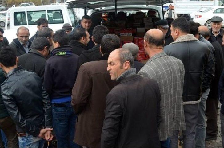 Adilcevaz’da Ucuz Ayakkabı İzdihamı G1