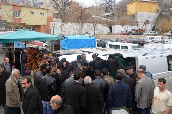 Adilcevaz’da Ucuz Ayakkabı İzdihamı G5