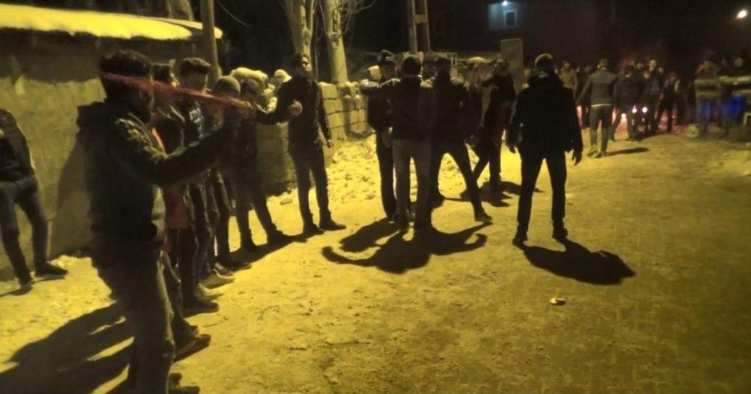 Ağrı&rsquo;da Eksi 15 Derecede Halaylı Asker Uğurlaması