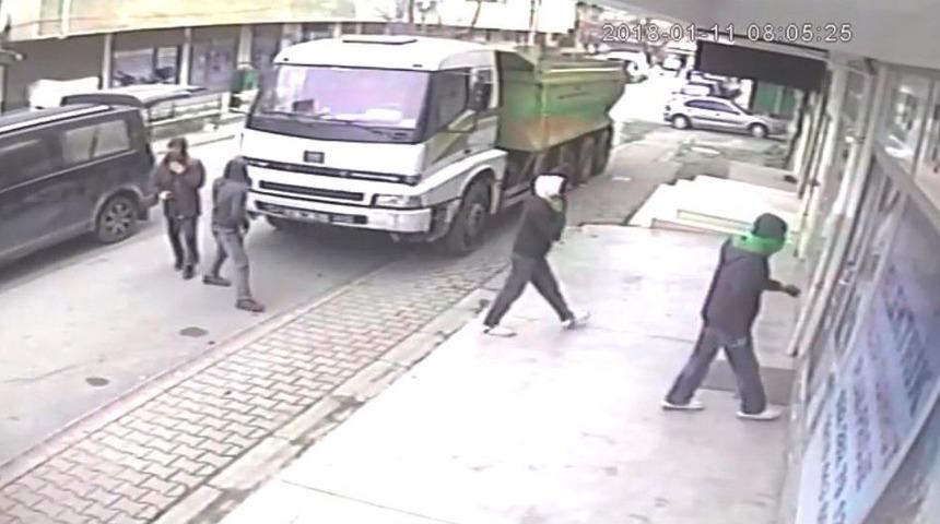 (&ouml;zel Haber) G&uuml;nd&uuml;z Herkesin G&ouml;z&uuml; &Ouml;n&uuml;nde D&uuml;kkanı Soydular