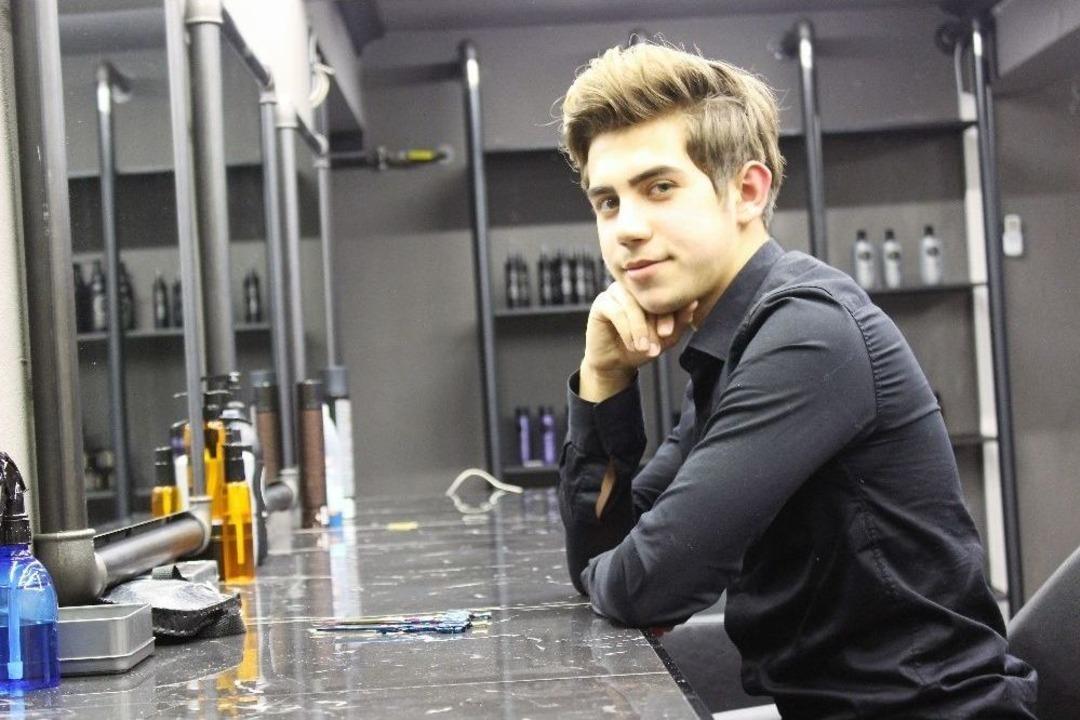 (&ouml;zel Haber) 17 Yaşında Patron Oldu, Yanında 2 Kişi &Ccedil;alıştırıyor