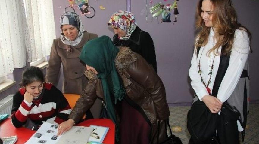 Başkan Eşinden Engelli &Ouml;ğrencilere Ziyaret