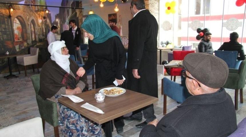 Başkan Berge&rsquo;den Kafe A&ccedil;ılışı