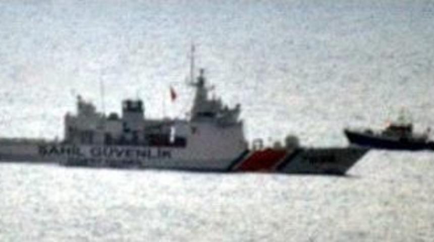 Yunan Balik&ccedil;ilara T&uuml;rk Sahil G&uuml;venlik Botu Engeli
