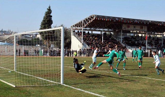 Salihli Belediyespor, Poyrazdamları’nı 2-0’la Geçti