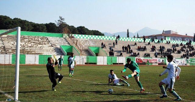 Salihli Belediyespor, Poyrazdamları’nı 2-0’la Geçti