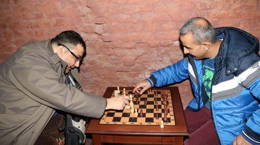 K&uuml;t&uuml;phaneye Yardımda "engel" Yok