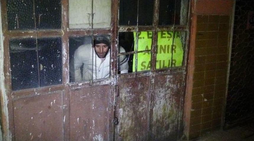 Arkadaşları Tarafından Depoya Kilitlendi