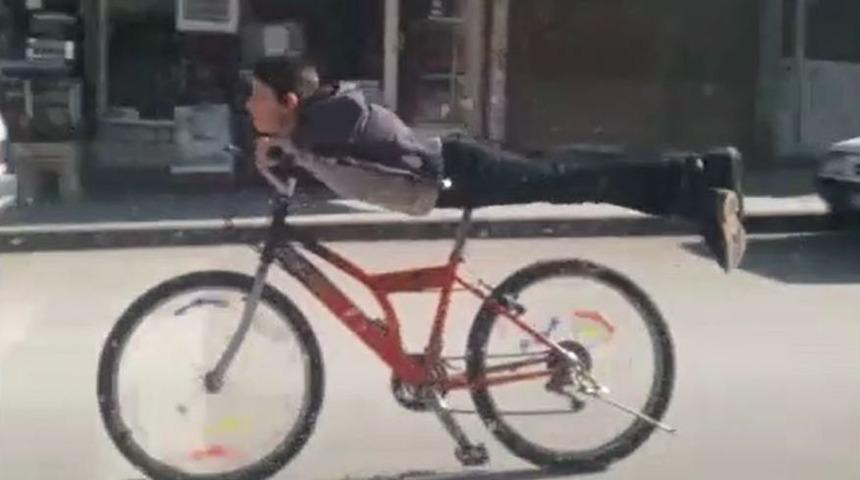 Tehlikeli Bisiklet Yolculuğu Korkuttu
