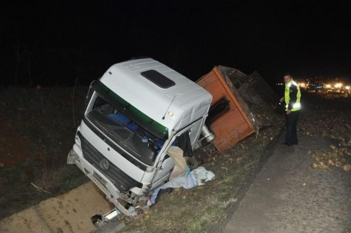 Bilecik&rsquo;te Tır Devrildi: 1 &Ouml;l&uuml;