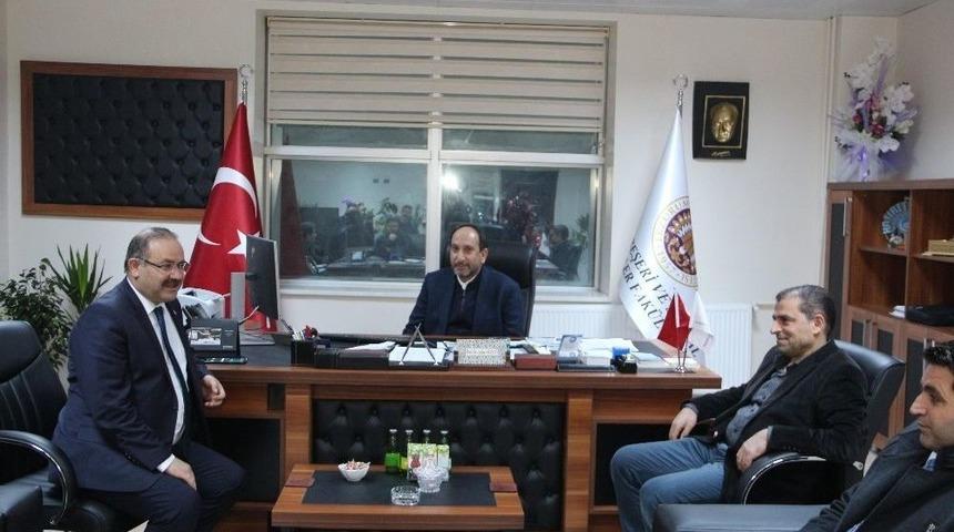 Milletvekili Delig&ouml;z&rsquo;den Dekan G&uuml;lc&uuml;&rsquo;ye Hayırlı Olsun Ziyareti