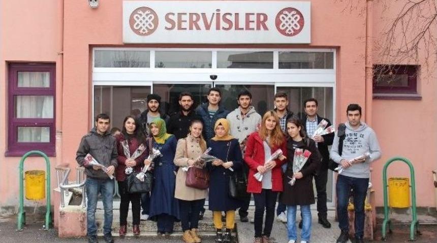 Gen&ccedil;lerden Hastalara Moral Ziyareti