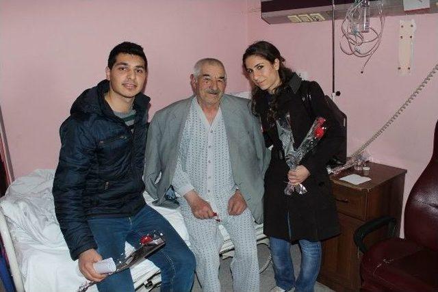 Gen&ccedil;lerden Hastalara Moral Ziyareti 1