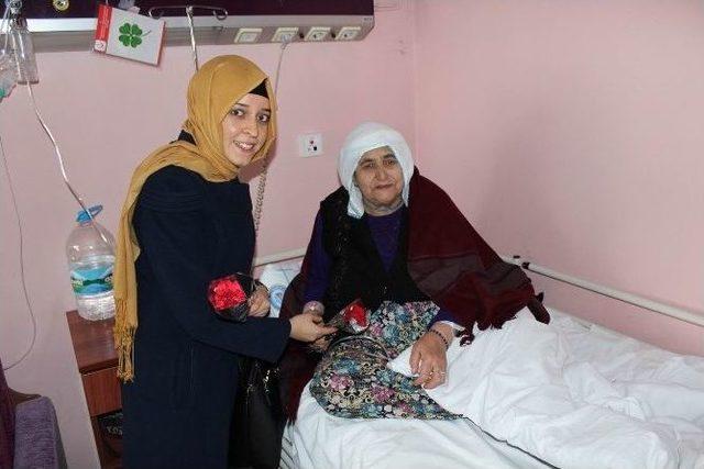 Gen&ccedil;lerden Hastalara Moral Ziyareti 2