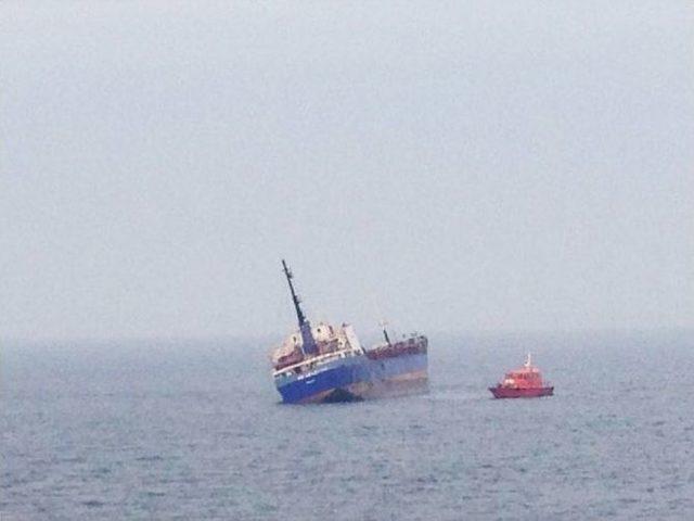 Kum Y&uuml;kl&uuml; Gemi Batma Tehlikesi Ge&ccedil;iriyor 1