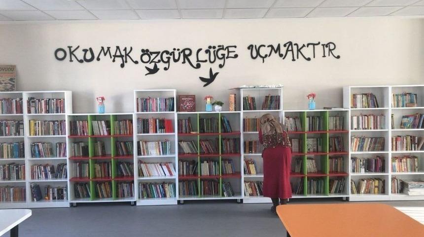 Zafer Ortaokulu&rsquo;na K&uuml;t&uuml;phane