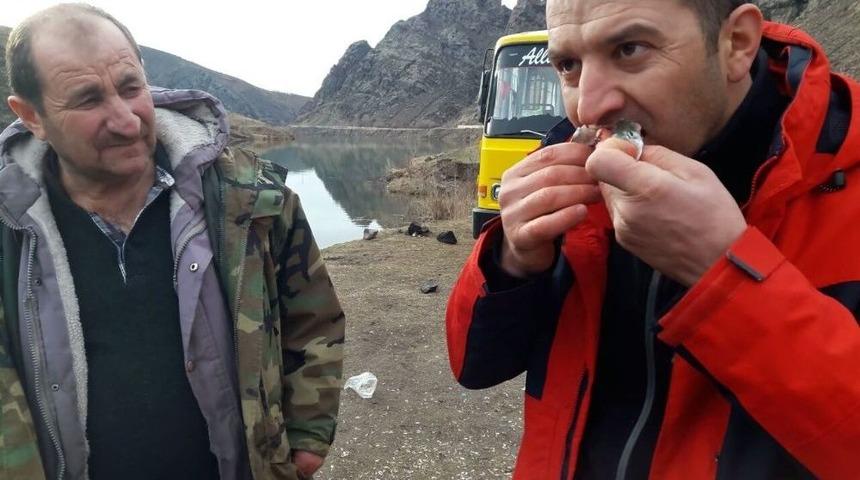 Barajda Tuttuğu Balığı &Ccedil;iğ Yedi