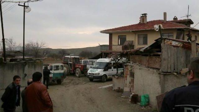 Anne Ve Babasini Av Tüfeğiyle Öldürdü