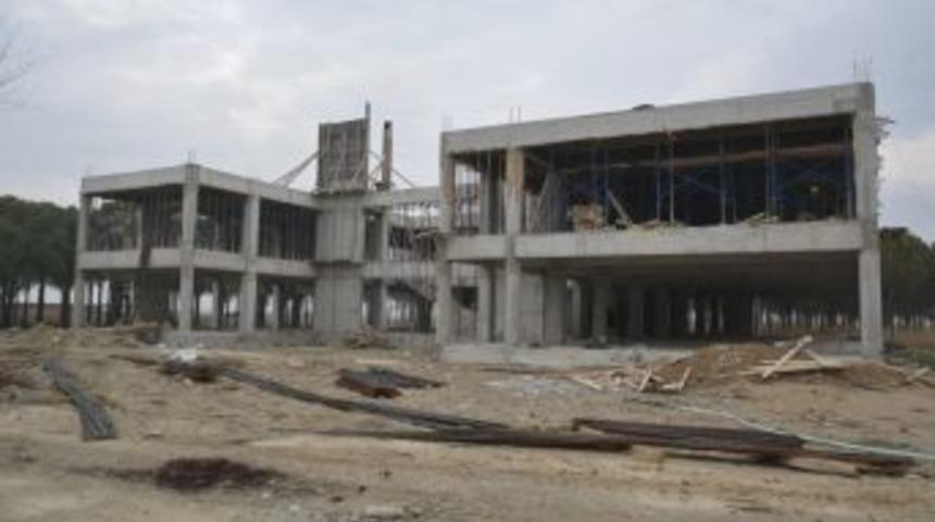 Pa&uuml; Sarayk&ouml;y Meslek Y&uuml;ksekokulunun İnşaatı Hızla Devam Ediyor