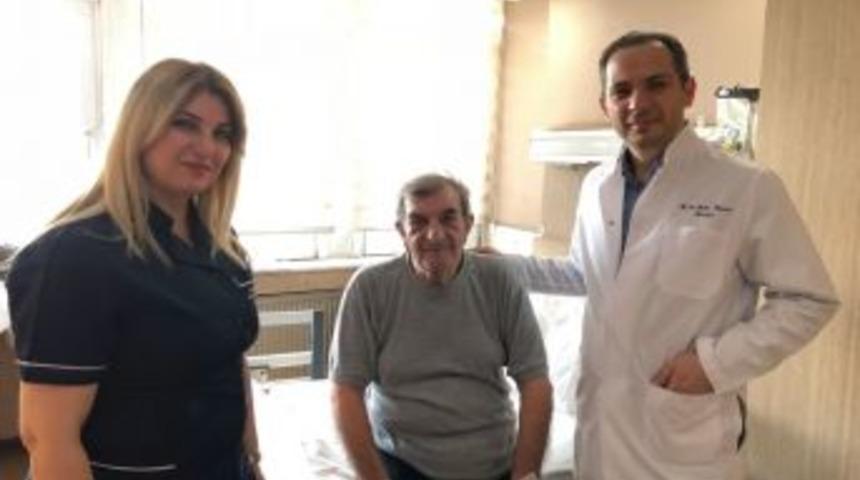 8 Santimetrelik T&uuml;m&ouml;r Laparoskopik Teknikle Alındı