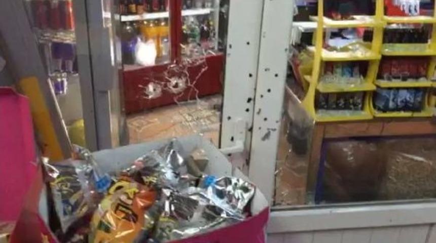 B&uuml;fe Silahli Saldiri G&uuml;venlik Kamerasinda