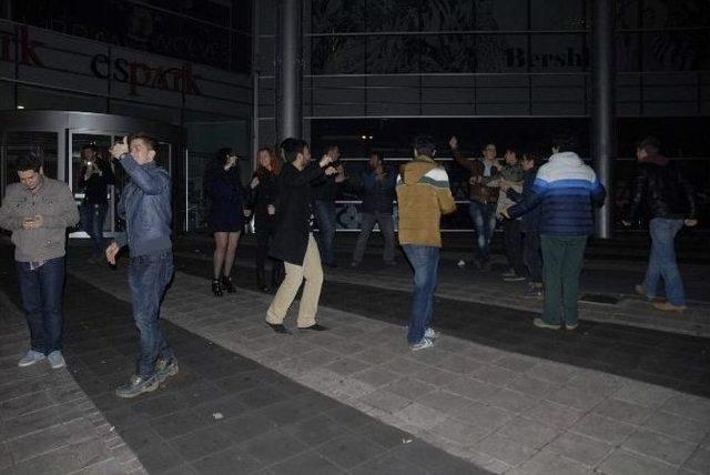 Yol Kenarında &rsquo;kaşık Havası&rsquo; 2