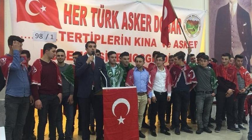 Askere Gidecek Gençlere Eğlence Düzenlendi